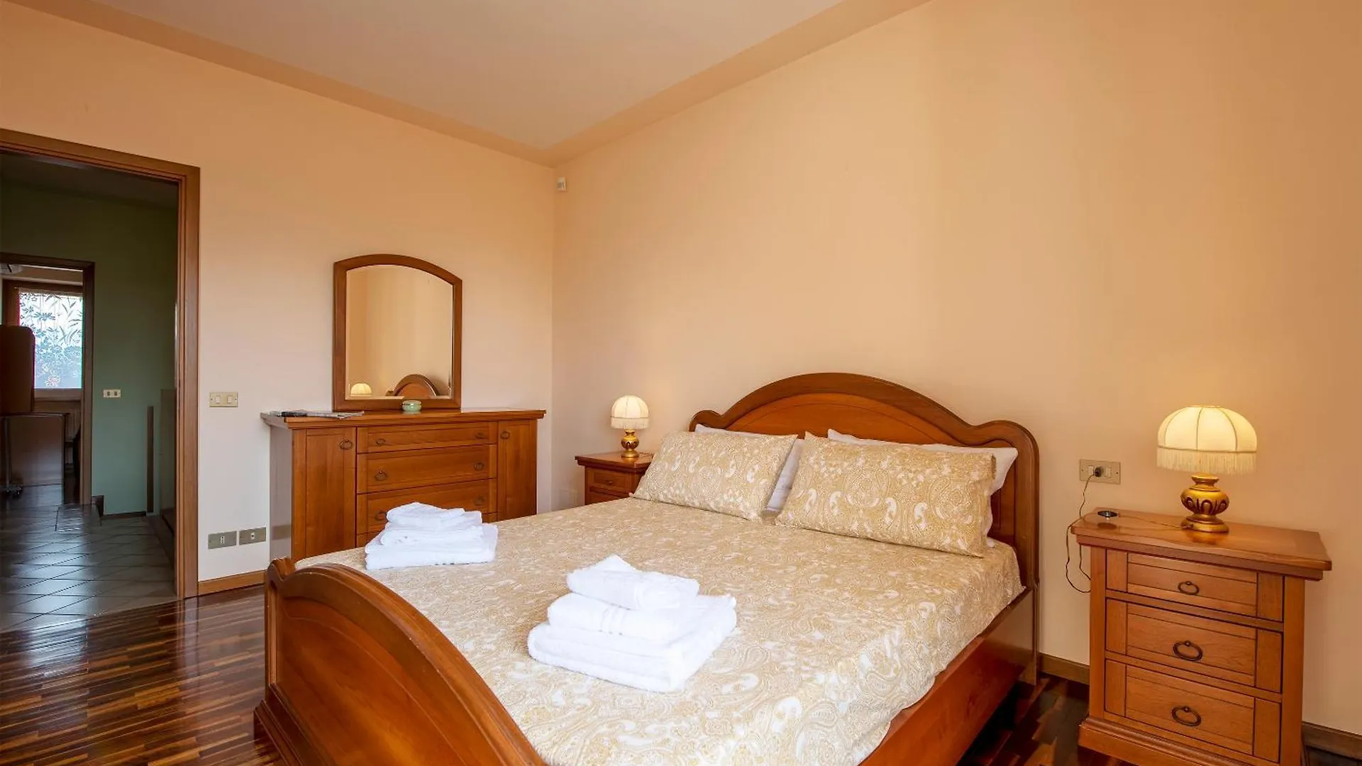 Villa Mirarino Raffa 0*,